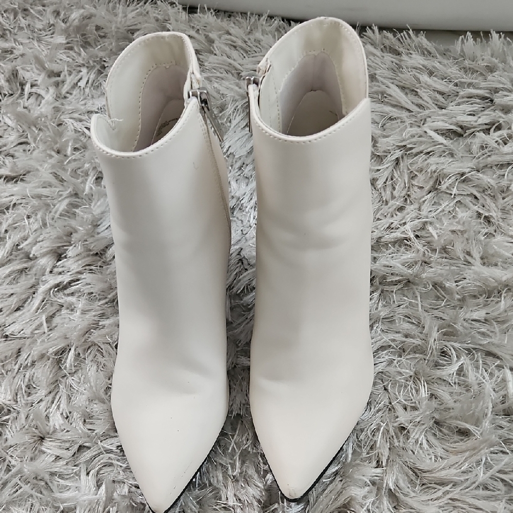 Elegant White Ankle Boots